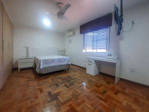Image 11 - 884043