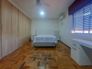 Image 9 - 884043