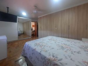 Image 18 - 884043