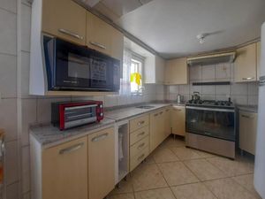 Image 35 - 884043