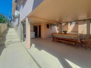 Image 30 - 884043
