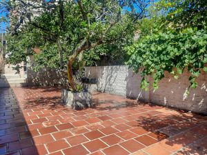 Image 25 - 884043