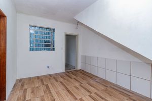 Image 17 - 884045