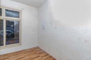 Image 19 - 884045