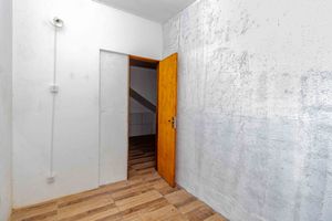 Image 21 - 884045