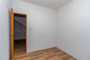 Image 26 - 884045