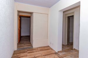 Image 31 - 884045
