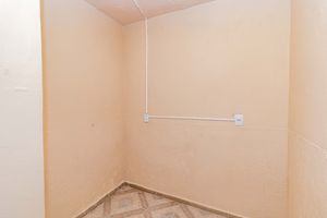 Image 33 - 884045