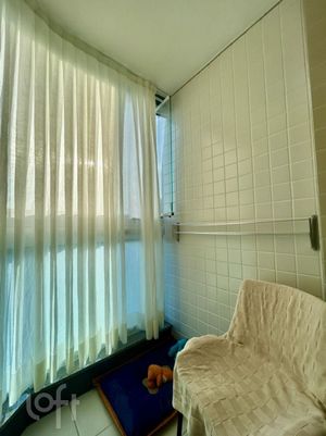 Image 19 - 884049