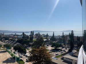 Image 10 - 884049