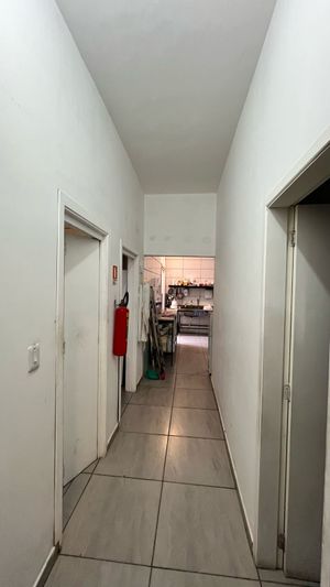 Image 10 - 884050