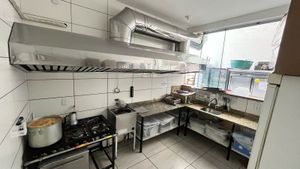 Image 6 - 884050