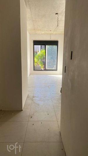Image 11 - 884051