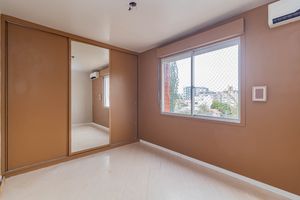 Image 18 - 884057