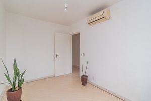 Image 19 - 884057