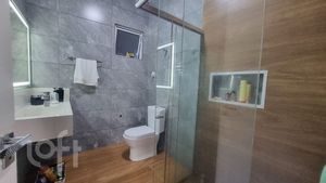 Image 8 - 884060
