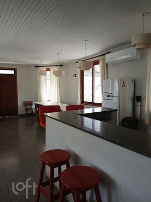 Image 25 - 884061