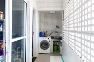 Image 7 - 884062