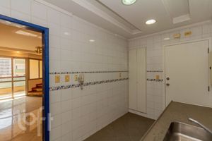 Image 43 - 884063