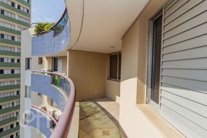Image 10 - 884063