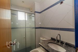 Image 19 - 884063