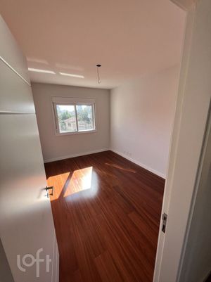 Image 10 - 884066