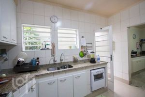 Image 14 - 884069