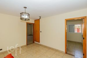 Image 32 - 884069