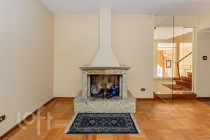 Image 18 - 884069