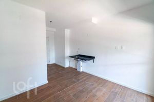 Image 3 - 884070
