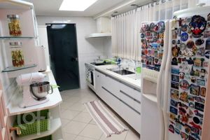 Image 4 - 884071