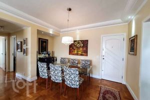 Image 4 - 884072