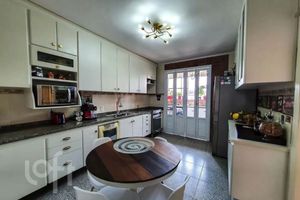 Image 11 - 884072