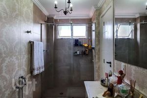 Image 18 - 884072