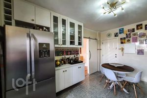 Image 9 - 884072
