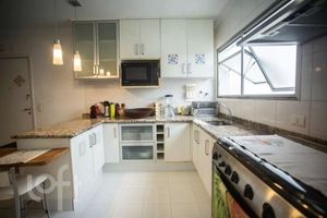 Image 12 - 884073
