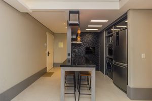 Image 21 - 884075