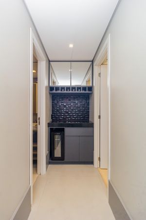 Image 22 - 884075