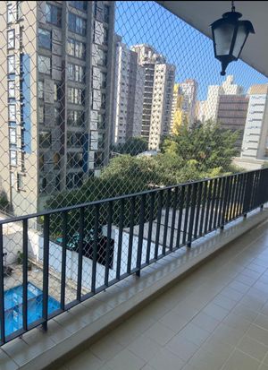 Image 4 - 884077