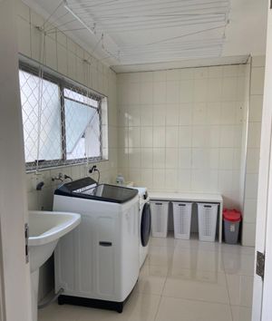 Image 1 - 884077