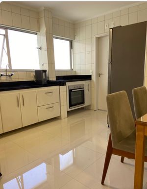 Image 9 - 884077