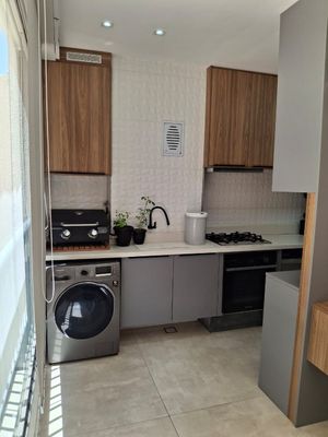 Image 7 - 884080