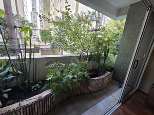 Image 4 - 884081