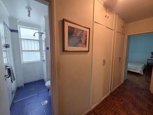 Image 10 - 884081