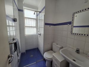 Image 11 - 884081