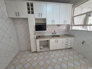 Image 19 - 884081