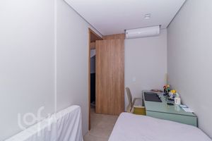 Image 21 - 884093