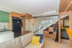 Image 1 - 884093