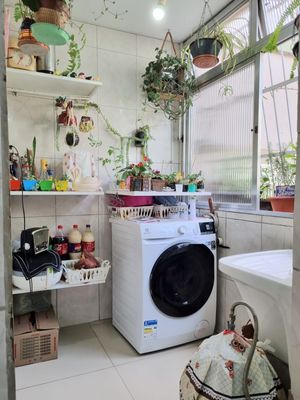 Image 9 - 884123