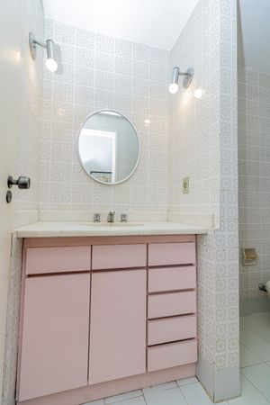 Image 9 - 884124